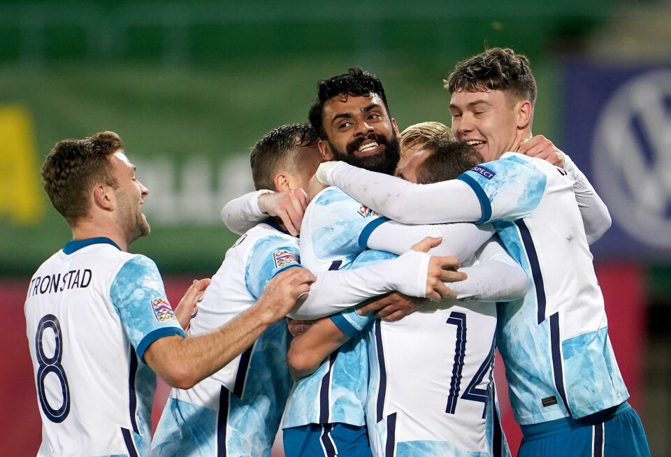 Ghayas Zahid ble matchvinner. Norway's players celebrate scoring the opening goal vie for the ball during the UEFA Nations League football match Austria v Norway on November 18, 2020 in Vienna. (Photo by GEORG HOCHMUTH / APA / AFP) / Austria OUT