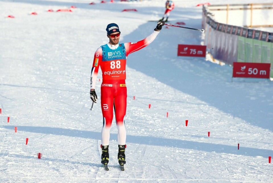 Hans Christer Holund vant 15 km fri teknikk for menn i sesongåpningen på Beitostølen.