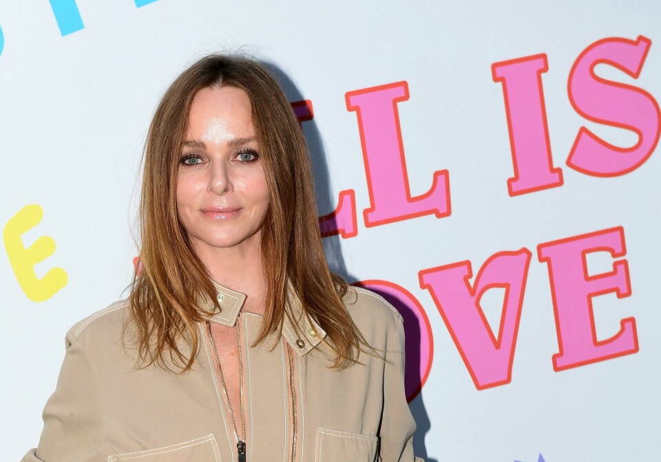 British fashion designer Stella McCartney poses prior her presentation during the men and women's spring/summer 2019 collection fashion show in Milan, on June 18, 2018. / AFP PHOTO / MIGUEL MEDINA British fashion designer Stella McCartney poses prior her presentation during the men and women's spring/summer 2019 collection fashion show in Milan, on June 18, 2018. / AFP PHOTO / MIGUEL MEDINA
