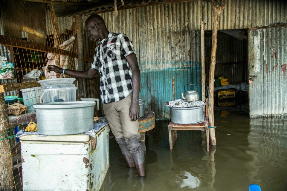 A man prepares tea in front of his shop in a flooded area after the Nile river overflowed after continuous heavy rain which caused thousands of people to be displaced in Bor, central South Sudan, on August 9, 2020. (Photo by Akuot CHOL / AFP) A man prepares tea in front of his shop in a flooded area after the Nile river overflowed after continuous heavy rain which caused thousands of people to be displaced in Bor, central South Sudan, on August 9, 2020. (Photo by Akuot CHOL / AFP)