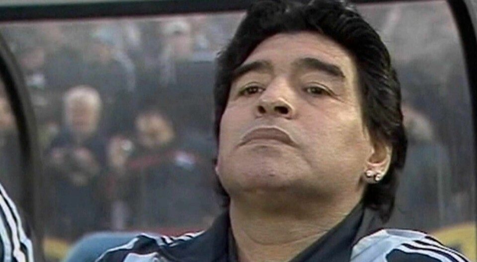 Diego Maradona er død, 60 år gammel. Det argentinske fotballgeniet døde onsdag av hjertestans.