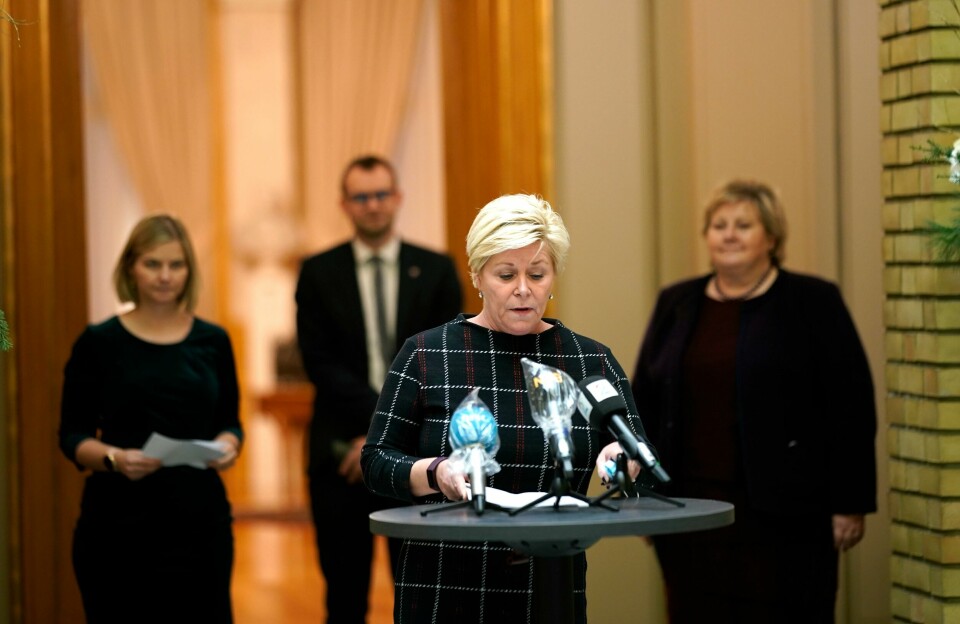 Fremskrittspartiets leder Siv Jensen la sammen med Kjell Ingolf Ropstad (KrF), Erna Solberg (H, t.h.) og Guri Melby (V) tirsdag kveld fram budsjettavtalen mellom de fire partiene. Oslo 20201201. Partileder Siv Jensen (FrP) på pressekonferansen etter at de fire borgerlige partiene ble ferdig med budsjettforhandlingene. Bak står kunnskapsminister og partileder Guri Melby (V), barne- og familieminister og partileder Kjell Ingolf Ropstad (KrF) og statsminister og partileder Erna Solberg (H).Foto: Stian Lysberg Solum / NTB