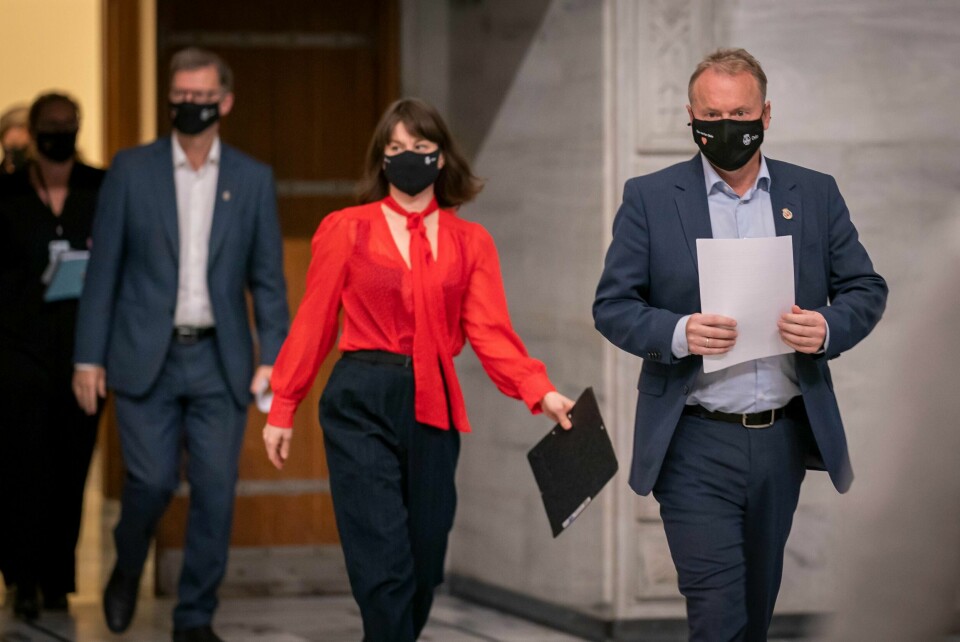 Byrådsleder Raymond Johansen under pressekonferansen i Oslo rådhus for å orientere om nye koronatiltak i Oslo fram mot jul. Foto: Heiko Junge / NTB