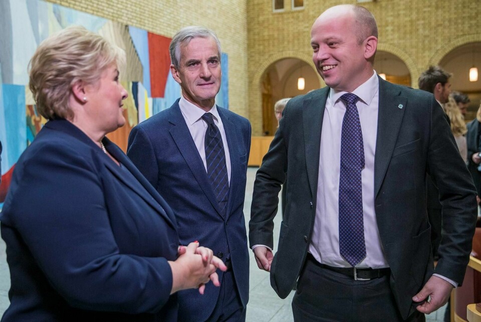 Erna Solberg (t.v.) og Jonas Gahr Støre (i midten) er de store byenes naturlige statsministerkandidater. Trygve Slagsvold Vedum er utkantenes og bøndenes kandidat.