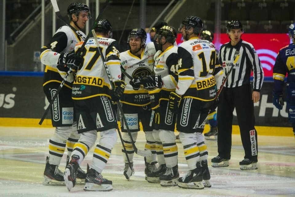 Stavanger Oilers jubler under hockeykampen i Fjordkraft-ligaen mellom Stavanger Oilers og Storhamar i DNB Arena. Foto: Carina Johansen / NTB