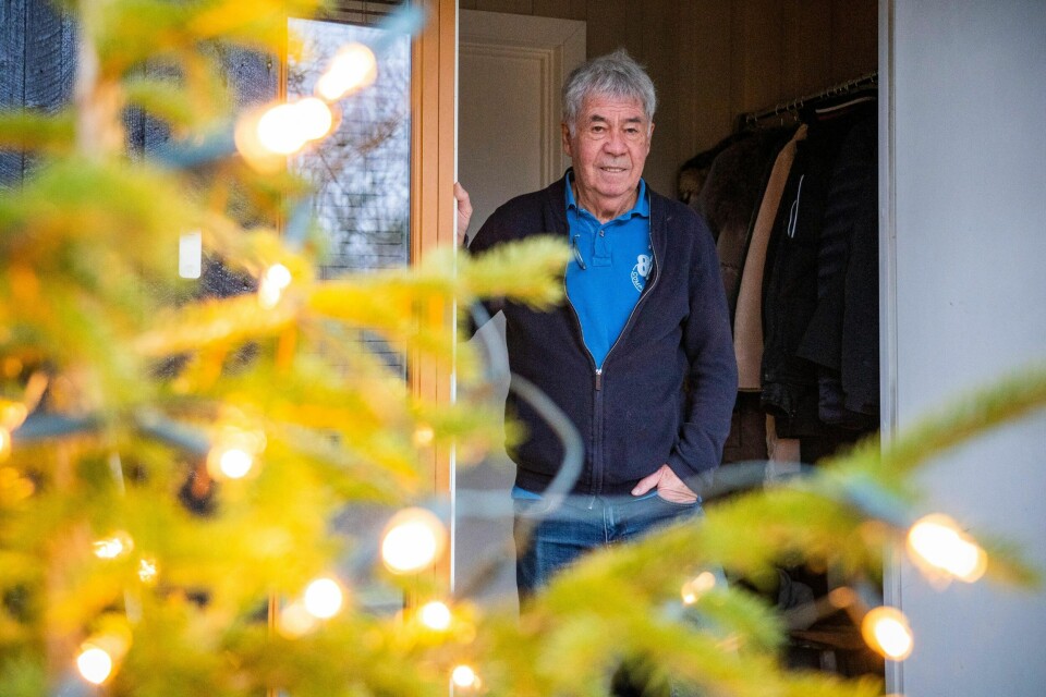 Egil «Drillo» Olsen er ingen tilhenger av jula, men han bruker den til å følge internasjonal fotball. Her er han avbildet hjemme på Kringsjå i Oslo. Foto: Håkon Mosvold Larsen / NTB
