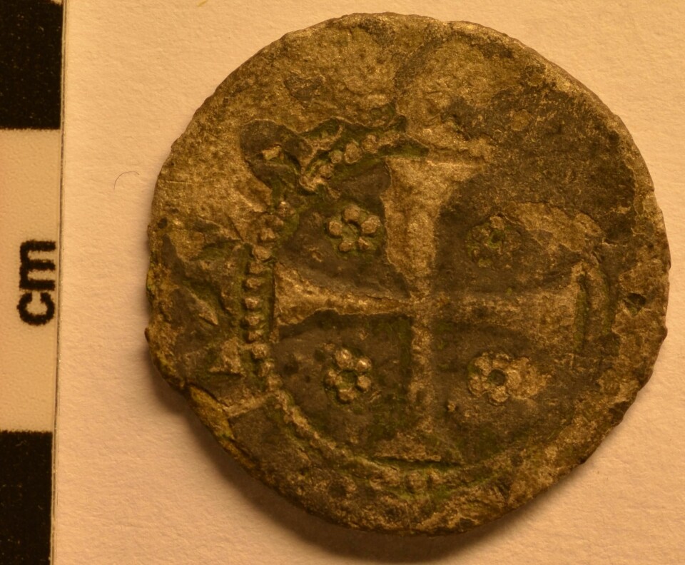 Denne norske penningen i sølv, utstedt av Eirik Magnusson og datert 1280-1285, viste seg å bli verdt 25.000 kroner på deling for finneren og grunneieren, takket være ordningen med finnerlønn. Mynten ble funnet i Ringsaker kommune. Denne norske penningen i sølv, utstedt av Eirik Magnusson og datert 1280-1285, viste seg å bli verdt 25.000 kroner på deling for finneren og grunneieren, takket være ordningen med finnerlønn. Mynten ble funnet i Ringsaker kommune.