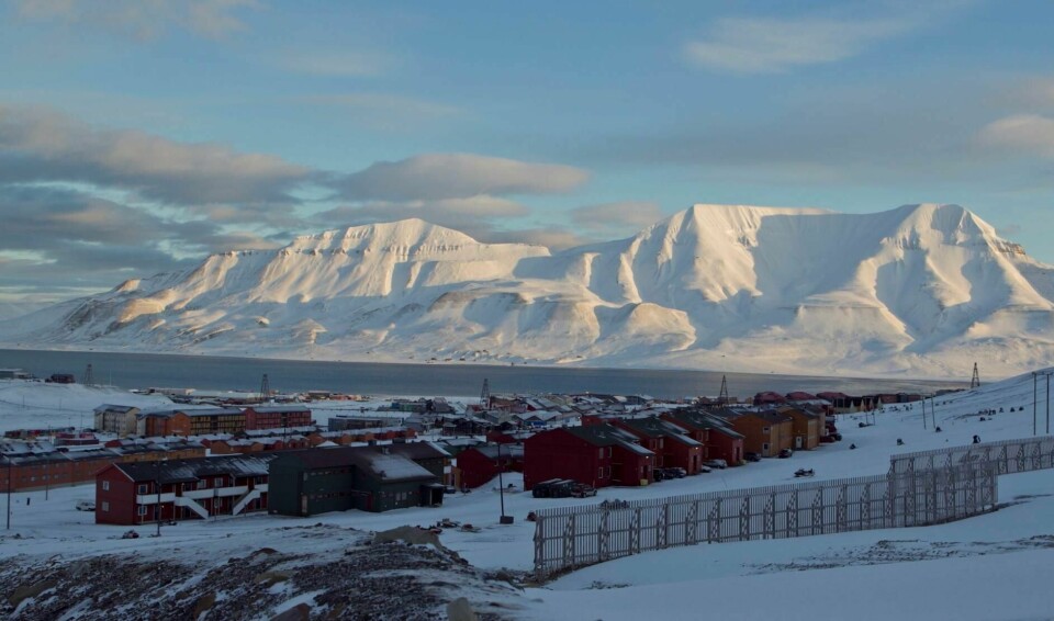 Området der kullrettighetene er til salgs ligger på den andre siden av Adventfjorden.