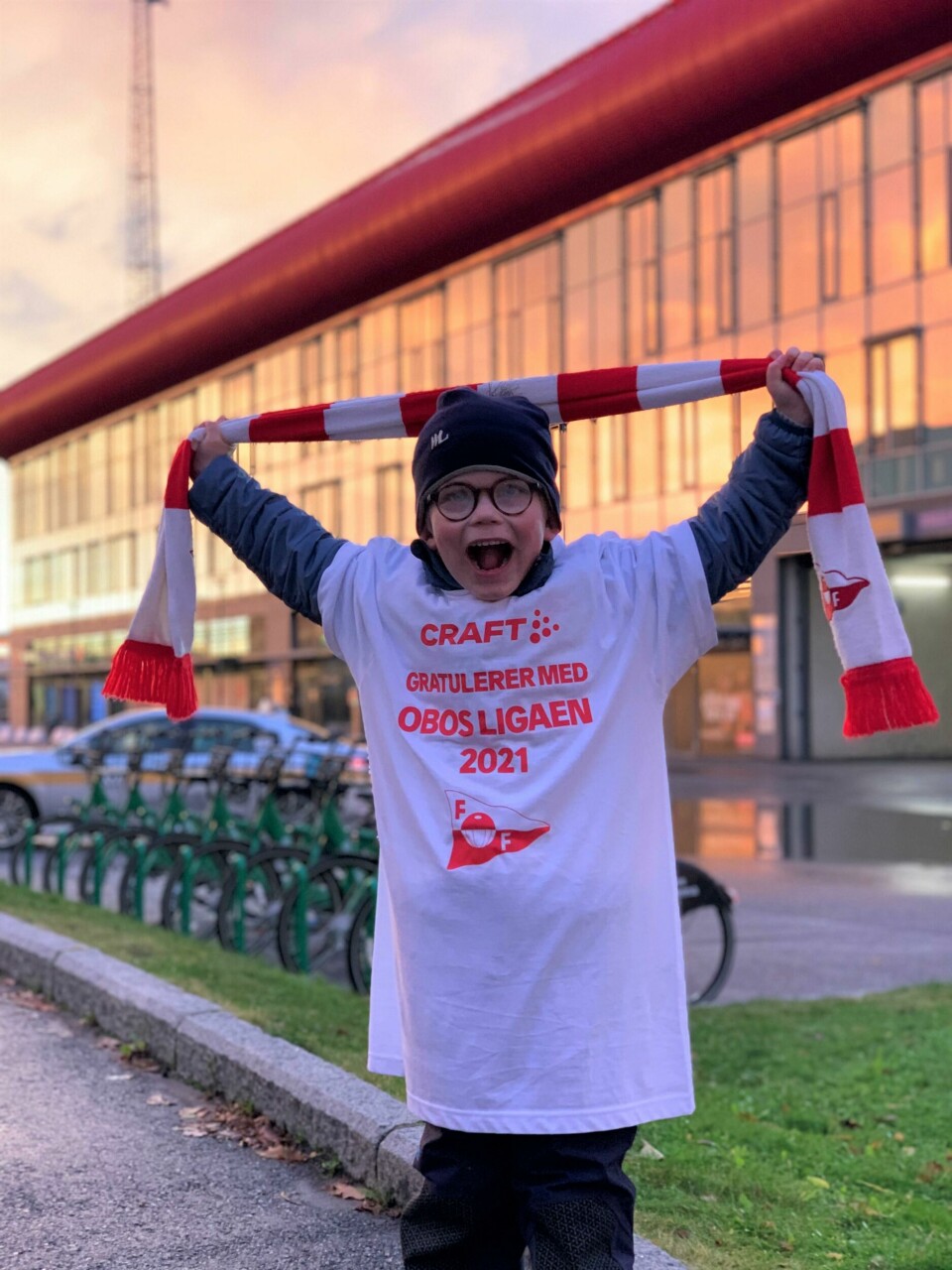 William Thulien-Dahlby (6) strålte etter at FFK hadde sikret opprykket til 1. divisjon med 6-0 over Brattvåg 25. oktober. William Thulien-Dahlby (6) strålte etter at FFK hadde sikret opprykket til 1. divisjon med 6-0 over Brattvåg 25. oktober.