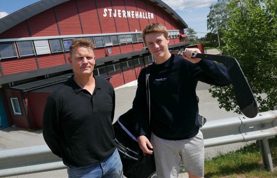 Trond Magnussens sønn, Kasper, kunne på forsommeren meddele at han ville fortsette hockeysatsingen sin på hockeygymnas i Leksand, med spill for den svenske klubbens juniorlag. Trond Magnussen og sønnen Kasper Magnussen (16). Junior er klar for hockeygymnas i svenske Leksand, hvor pappa har spilt. Stjernehallen, Stjernen, ishockey, hockey