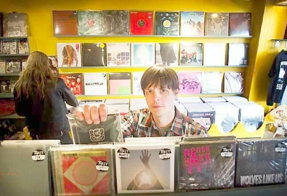 Kristian Kallevik ved platebutikken Tiger i Oslo boikotter Record Store Day påskeaften. Han mener de store plateselskapene gir ut for lite ny musikk.