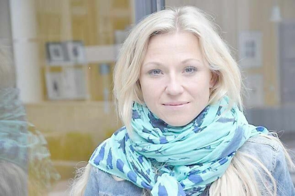 Heidi Gjermundsen Broch synger fra 'Blåøyd jævel' på Union søndag. FOTO: ELISABETH HELGELAND WOLD