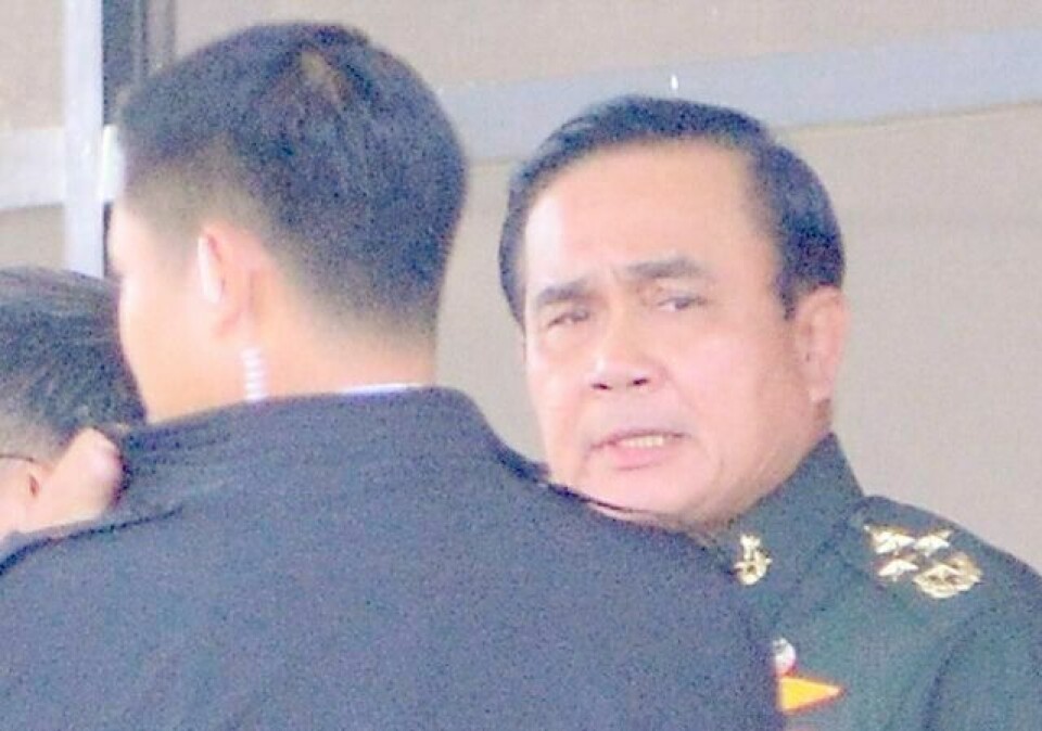 Den thailandske forsvarssjefen, general Prayuth Chan-ocha (t.h.) tok torsdag makten i et militærkupp. Han sier kuppet var nødvendig for å få gjeninnført ro og orden i landet etter måneder med demonstrasjoner og politisk uro. FOTO: NTB SCANPIX