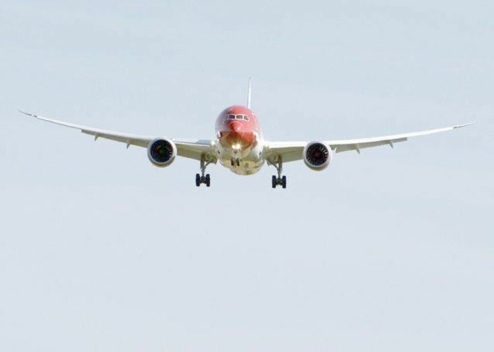 Norwegians Boeing 787 Dreamliner på går inn for landing på Stockholm Arlanda Airport etter en flyging fra New York . Nå opplever flyselskapet store forsinkelser igjen.