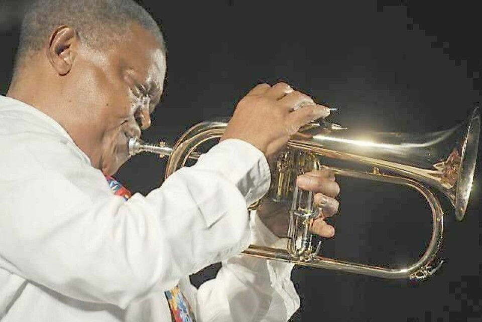 Hugh Masekela på scenen i Toulouse i 2010. FOTO: REMY GABALDA/NTB SCANPIX