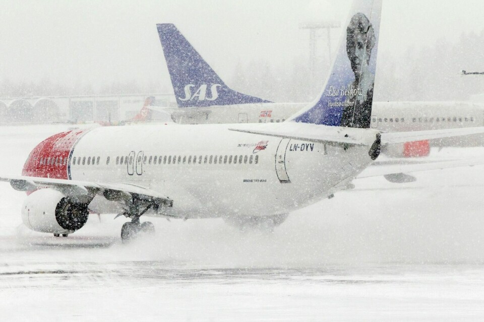Snøvær fører til mye brøyting på Gardermoen og innstilte fly inn og ut fra Sola. Arkivfoto: NTB Scanpix