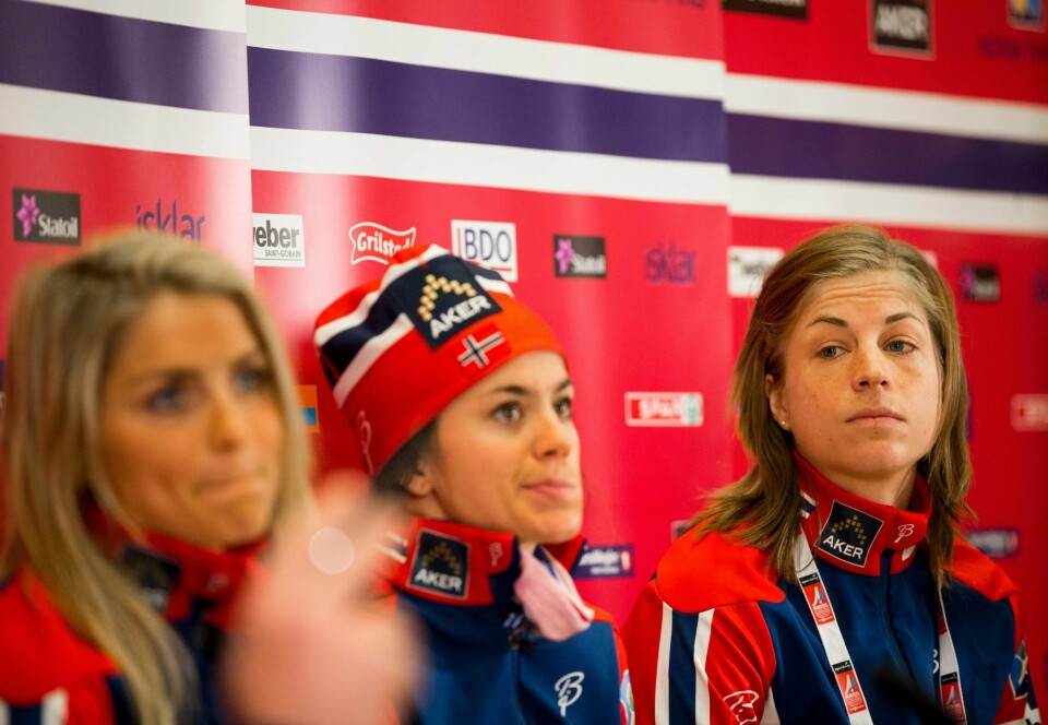 Astrid Uhrenholdt Jacobsen (t.h.) sammen med Therese Johaug og Heidi Weng på fredagens møte med mediene. FOTO: VEGARD WIVESTAD GRØTT/NTB SCANPIX