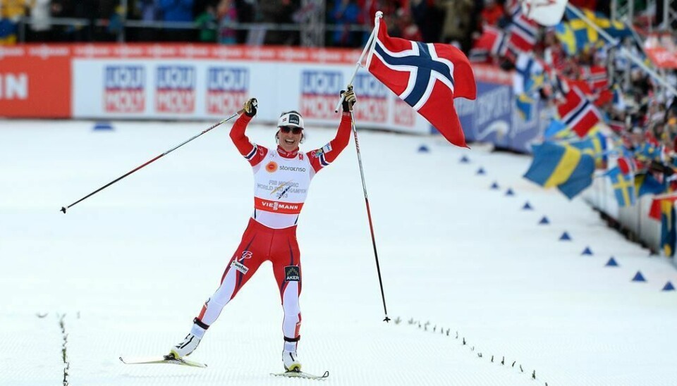Marit Bjørgen hadde god tid på oppløpet på stafetten. Nå åpner hun for å gå enda et VM. FOTO: JONATHAN NACKSTRAND/AFP/NTB SCANPIX