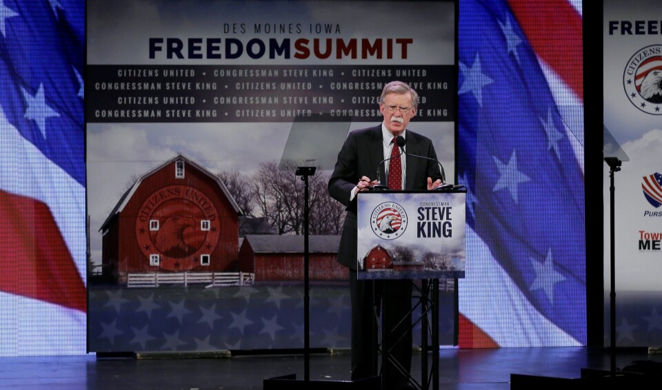 John Bolton er en av mange potensielle republikanske presidentkandidater som vil sende amerikanske soldater tilbake til Irak og til Syria. Her fra et møte i Iowa i januar. FOTO: NTB SCANPIX John Bolton er en av mange potensielle republikanske presidentkandidater som vil sende amerikanske soldater tilbake til Irak og til Syria. Her fra et møte i Iowa i januar. FOTO: NTB SCANPIX