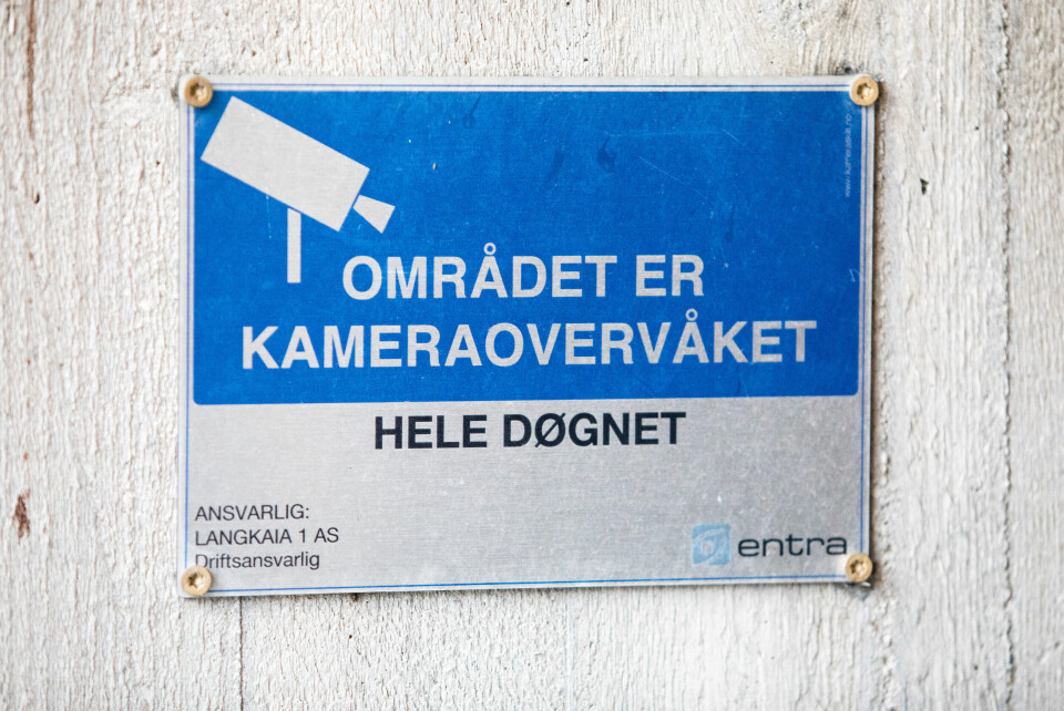 Ansatte skal informeres av sine arbeidsgivere om hvorfor det overvåkes, når det overvåkes og hvilke områdes som overvåkes, men også dette syndes det innimellom imot, ifølge Datatilsynet. Ansatte skal informeres av sine arbeidsgivere om hvorfor det overvåkes, når det overvåkes og hvilke områdes som overvåkes, men dette syndes det innimellom imot, ifølge Datatilsynet.