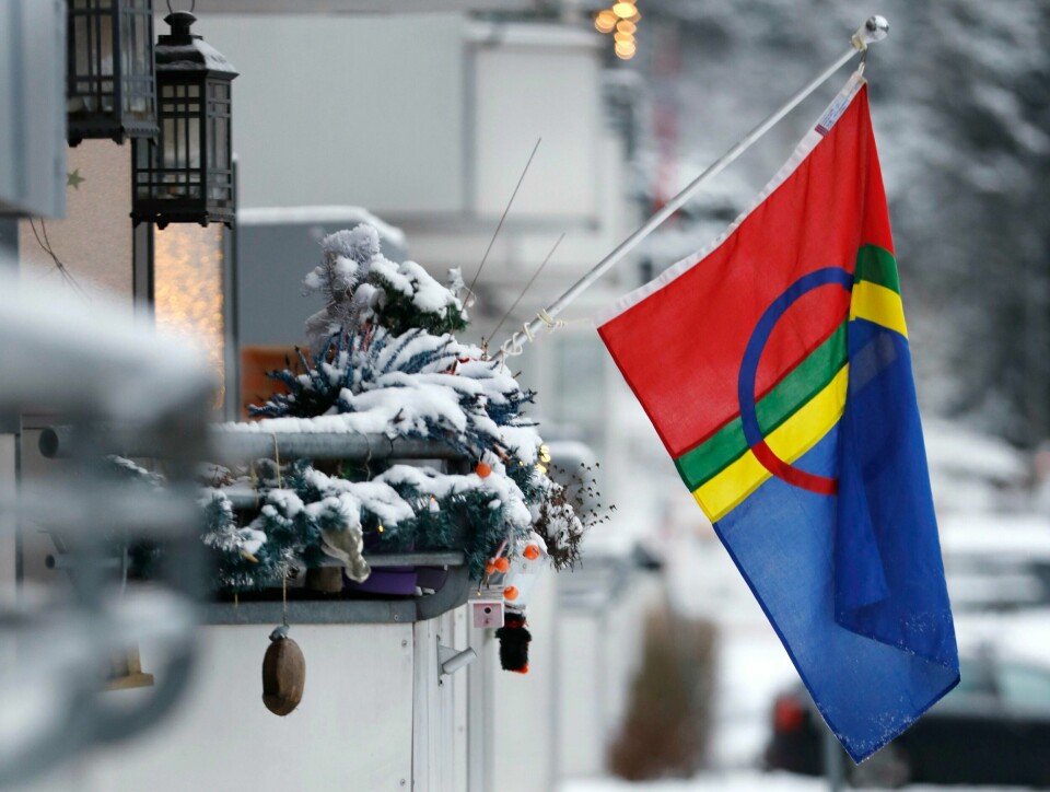 Samisk flagg på balkong på Oppsal i Oslo. Samisk flagg på balkong på Oppsal i Oslo. Arkivfoto: Jon Eeg / NTB