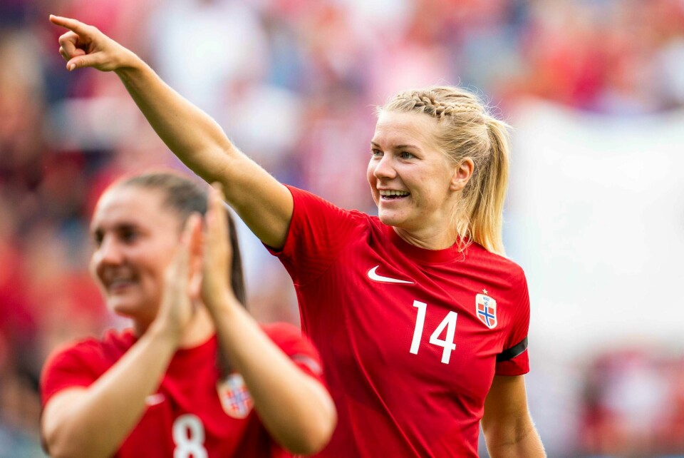 Ullevaal Stadion er endelig hjemmearena også for kvinnelandslandslaget. Over 12.500 tilskuere møtte opp da Norge og Ada Hegerberg (t.h.) slo New Zealand 2–0 der lørdag for halvannen uke siden. Ada Hegerberg under treningskampen i fotball mellom Norge og New Zealand for damer på Ullevaal stadion.