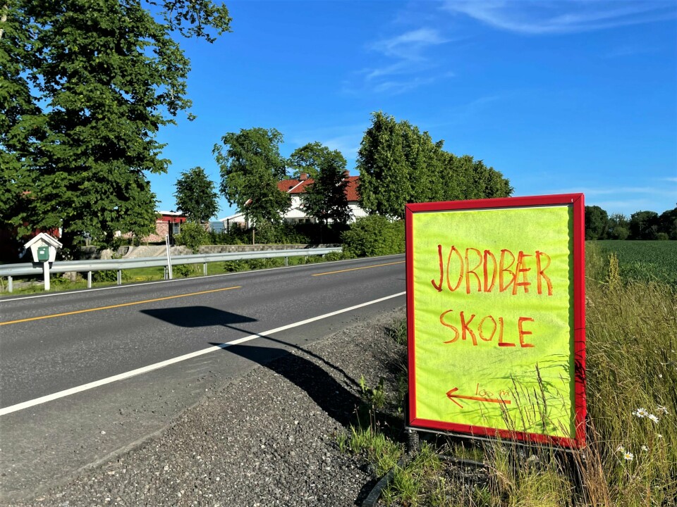 Jordbærskolen utdanner plukkere til lokale produsenter i indre Østfold. Jordbærskolen utdanner plukkere til lokale produsenter i indre Østfold.