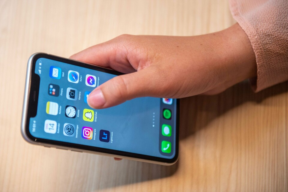 Illustrasjonsbilde: Mobiltelefon. Illustrasjonsbilde på person som bruker bruker en mobiltelefon.