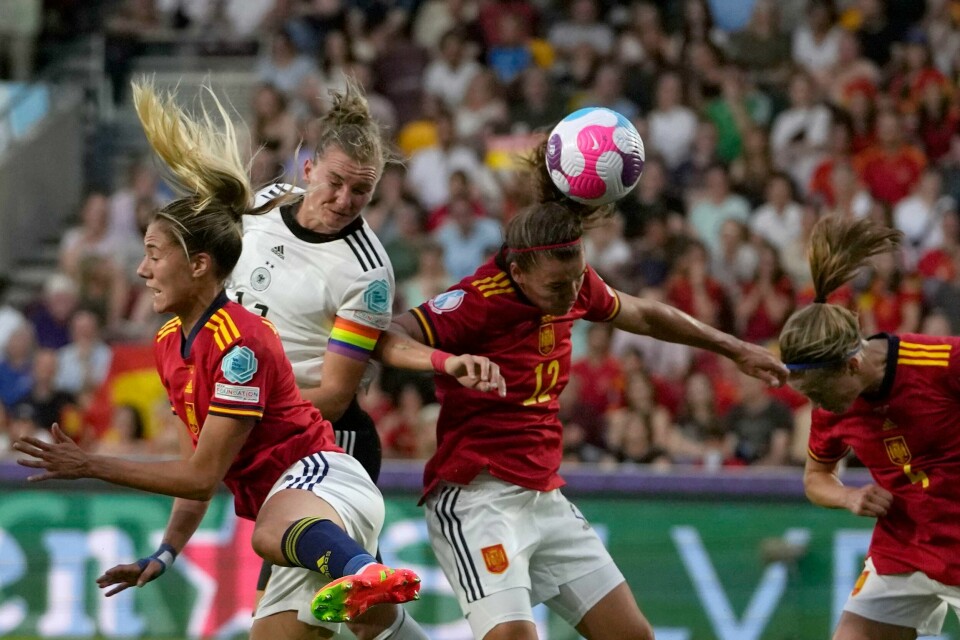 Alexandra Popp scoret 2-0-målet i Tysklands EM-kamp mot Spania i London tirsdag. Alexandra Popp scoret 2-0-målet i Tysklands EM-kamp mot Spania i London tirsdag. Foto: Alessandra Tarantino / AP / NTB