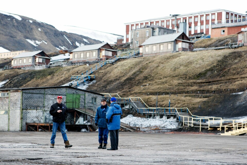 Arkivfoto: Det bor rundt 400 personer knyttet til den russiske gruvebosetningen Barentsburg på Svalbard. Russland anklager Norge for å stanse matforsyninger til de rundt 400 russiske gruvearbeiderne i Barentsburg på Svalbard. Foto: Håkon Mosvold Larsen / NTB