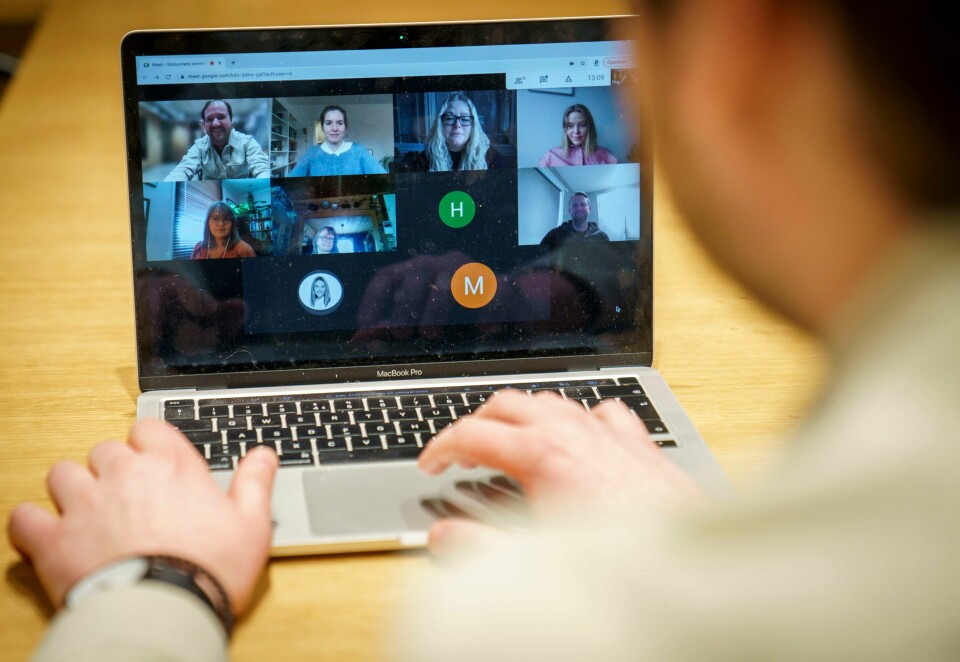 Den mellommenneskelige kontakten folk hadde før dataalderens inntog har avtatt, skriver kronikkforfatteren. Illustrasjonsbilde av et digitalt videomøte.