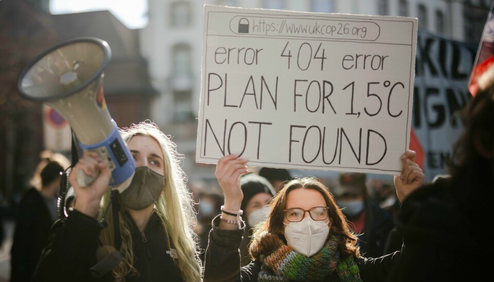 Ungdommer under en klimademonstrasjon i Zürich i november i fjor. En ny pilotstudie viser at verdens storbanker har gjort svært lite for å bidra til at verden greier å begrense klimaendringene til 1,5 til 2 grader. Skal målene i Parisavtalen nås, må de gjøre langt mer, ifølge rapporten, som er laget av bransjen selv. Ungdommer under en klimademonstrasjon i Zürich i november i fjor. En ny pilotstudie viser at verdens storbanker har gjort svært lite for å bidra til at verden greier å begrense klimaendringene til 1,5 til 2 grader. Skal målene i Parisavtalen nås, må de gjøre langt mer, ifølge rapporten, som er laget av bransjen selv. Arkivfoto: Michael Buholzer / Keystone via AP / NTB
