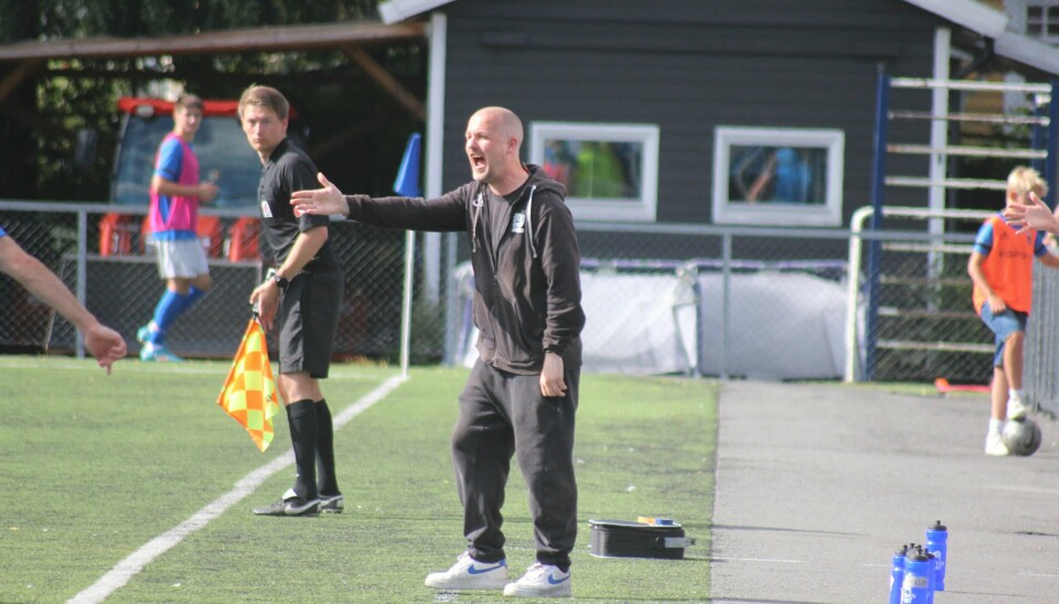 Det kokte tidvis bra både på matta, og på benkene, da Kjelsås tok imot serieleder Ull/Kisa. Til slutt måtte Eivind Kampen innse at kun ett poeng ble værende igjen på Grefsen stadion. Det kokte tidvis bra både på matta, og på benkene, da Kjelsås tok imot serieleder Ull/Kisa. Til slutt måtte Eivind Kampen innse at kun ett poeng ble værende igjen på Grefsen stadion.