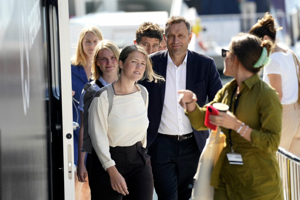 Arild Hermstad tar midlertidig over vervet etter Une Bastholm fra mandag. Han er i dag nestleder og sier han stiller seg til disposisjon for å bli ny MDG-leder. Arild Hermstad tar midlertidig over vervet etter Une Bastholm fra mandag. Han er i dag nestleder og sier han stiller seg til disposisjon for å bli ny MDG-leder.