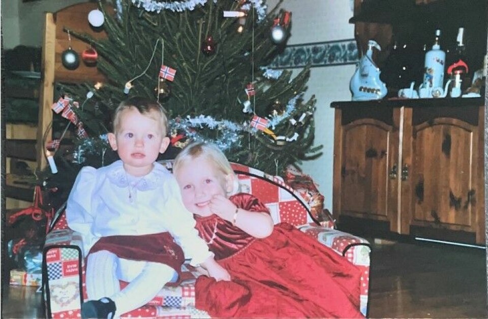 Hanna (til høyre) og lillesøsteren Hedda. – Hun vokste fra meg da hun var to år gammel. Kort og lovende