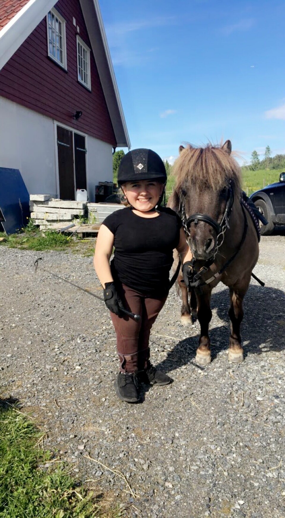 Hanna og mini-shettisen Bailey. Hanna og mini-shettisen Bailey.