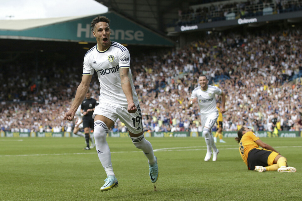 Rodrigo utlignet for Leeds, etter en keepertabbe av Wolves' Jose Sa. Rodrigo utlignet for Leeds da de slo Wolverhampton 2-1 på hjemmebane lørdag. Foto: Ian Hodgson/PA via AP/ NTB.