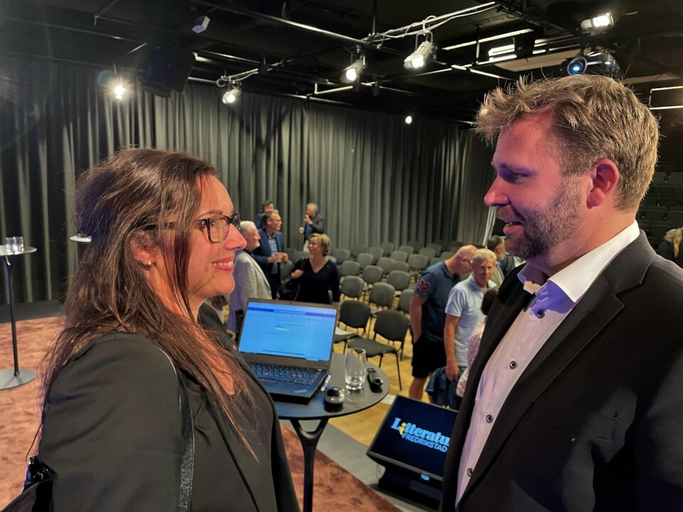 Duellantene Siri Martinsen (Ap) og Arne Sekkelsten (H) i ordførerduell. Ordførerduell Siri Martinsen (Ap) og Arne Sekkelsten ( H)