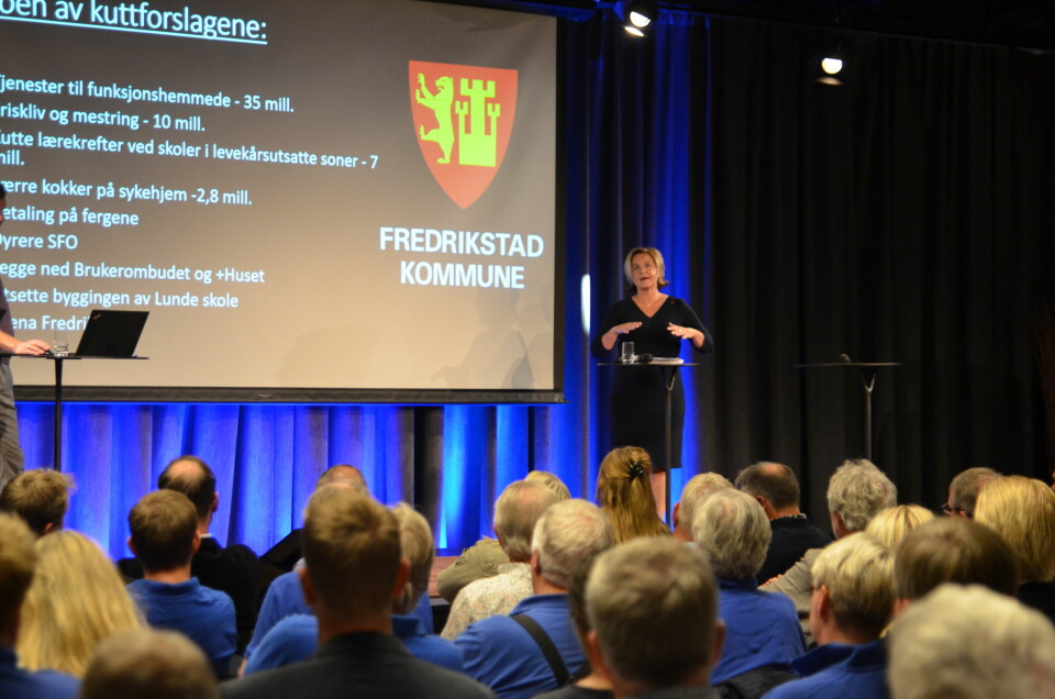 Nina Tangnæs Grønvold, kommunedirektør i Fredrikstad, på folkemøte om kommunale innsparingstiltak. Nina Tangnæs Grønvold, kommunedirektør i Fredrikstad, på folkemøte om kommunale innsparingstiltak.