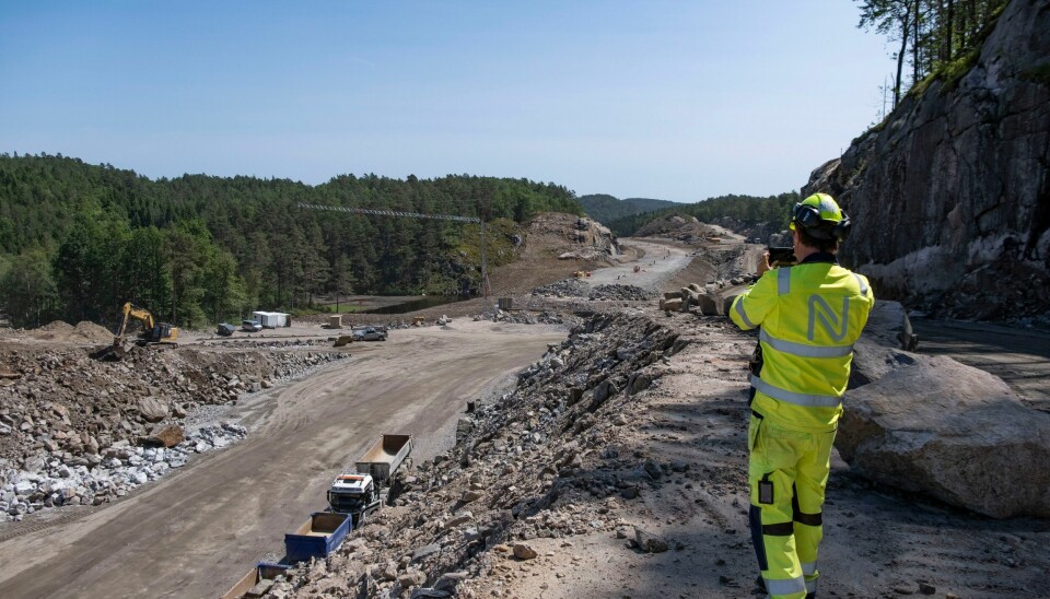 Ny E39 mellom Kristiansand og Mandal Øst, som bygges av Nye Veier, er snart ferdig, men det skorter ikke på andre veiplaner. De 20 prosjektene som Statens vegvesen har prioritert øverst for de kommende seks årene, har en samlet prislapp på om lag 150 milliarder kroner. Ny E39 mellom Kristiansand og Mandal Øst, som bygges av Nye Veier, er snart ferdig, men det skorter ikke på andre veiplaner. De 20 prosjektene som Statens vegvesen har prioritert øverst for de kommende seks årene, har en samlet prislapp på om lag 150 milliarder kroner.