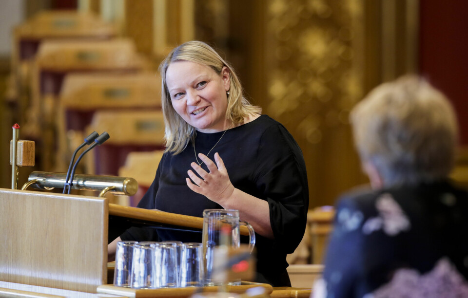 – Vi krever at regjeringen i budsjettinnspurten må forholde seg til vedtatte miljømål om at trafikkveksten i byene skal tas med kollektiv, sykkel og gange, sier Mona Fagerås, SVs samferdselspolitiske talsperson. – Vi krever at regjeringen i budsjettinnspurten må forholde seg til vedtatte miljømål om at trafikkveksten i byene skal tas med kollektiv, sykkel og gange, sier Mona Fagerås, SVs samferdselspolitiske talsperson.