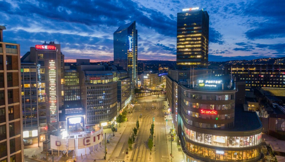 Oslo Plaza (37 etasjer) og Posthuset (26 etasjer) er ennå hovedstadens høyeste bygg. Det bør de fortsette å være, ifølge artikkelforfatteren.