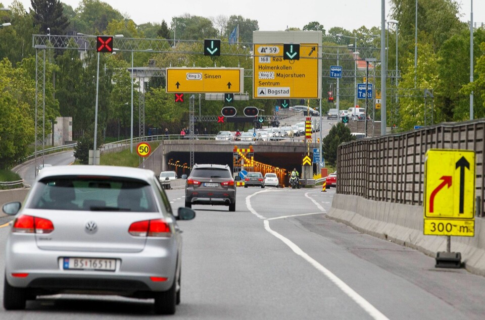 Foreløpig har de lange køene som det ble advart mot, uteblitt. Skal trafikken fortsette å flyte like bra gjennom Smestadtunnelen også i dagene og ukene framover, må folk fortsette å velge andre transportmetoder enn privatbilen. FOTO: HEIKO JUNGE/NTB SCANPIX