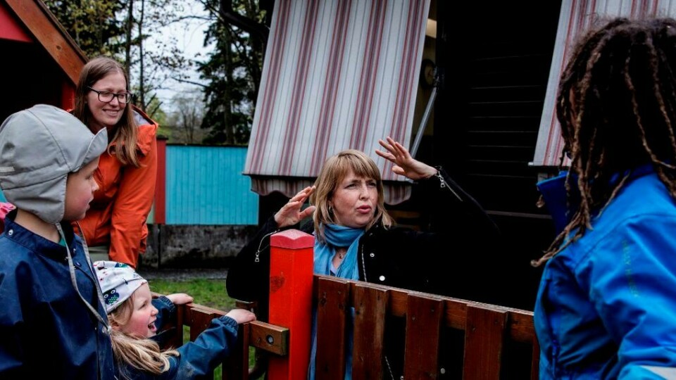 Oslo Aps Bettina Thorvik på barnehagebesøk. Nå vil hun ha høring om salget av barnehager i hovedstaden. FOTO: FREDRIK BJERKNES
