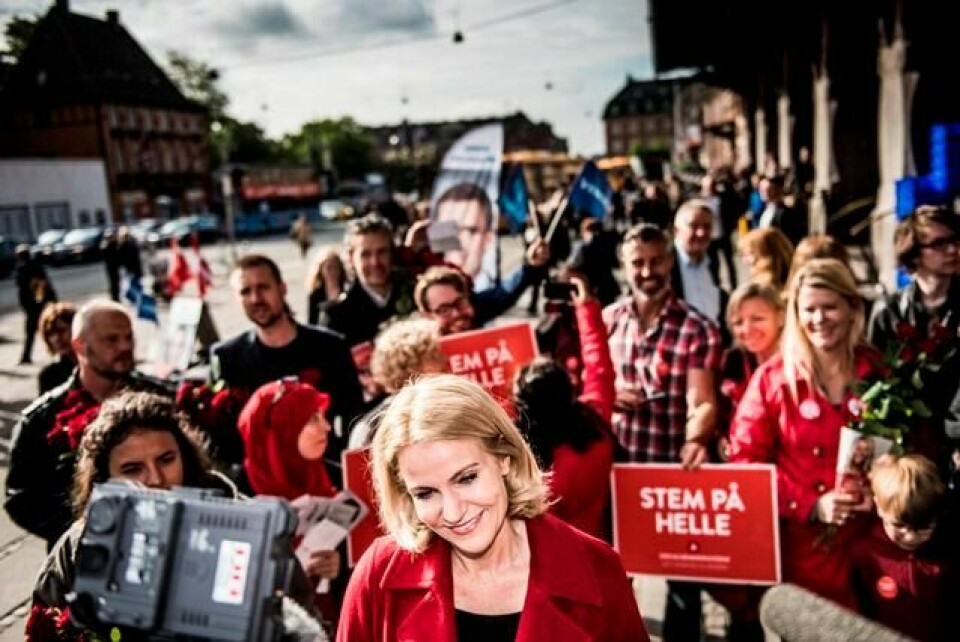 Politikerne drev valgkamp helt til siste øyeblikk i går. Statsminister Helle Thorning-Schmidt ba danskene velge trygt, «Det Danmark du kjenner» har vært Socialdemokraternes slagord i valgkampen. FOTO: ASGER LADEFOGED/NTB SCANPIX