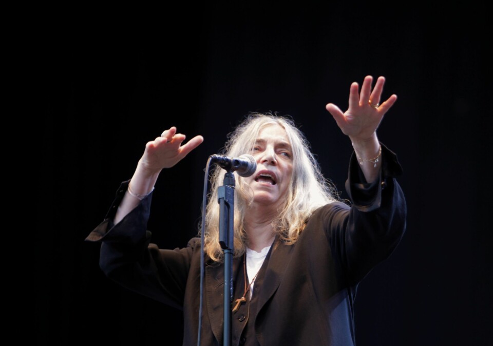 Patti Smiths «Horses» tilhører en annen tid, med et ungt raseri som det kan være vanskelig å gjenskape godt oppe i pensjonsalderen. Det gir Patti Smith blaffen i. FOTO: MODE STEINKJER Patti Smiths «Horses» tilhører en annen tid, med et ungt raseri som det kan være vanskelig å gjenskape godt oppe i pensjonsalderen. Det gir Patti Smith blaffen i. FOTO: MODE STEINKJER
