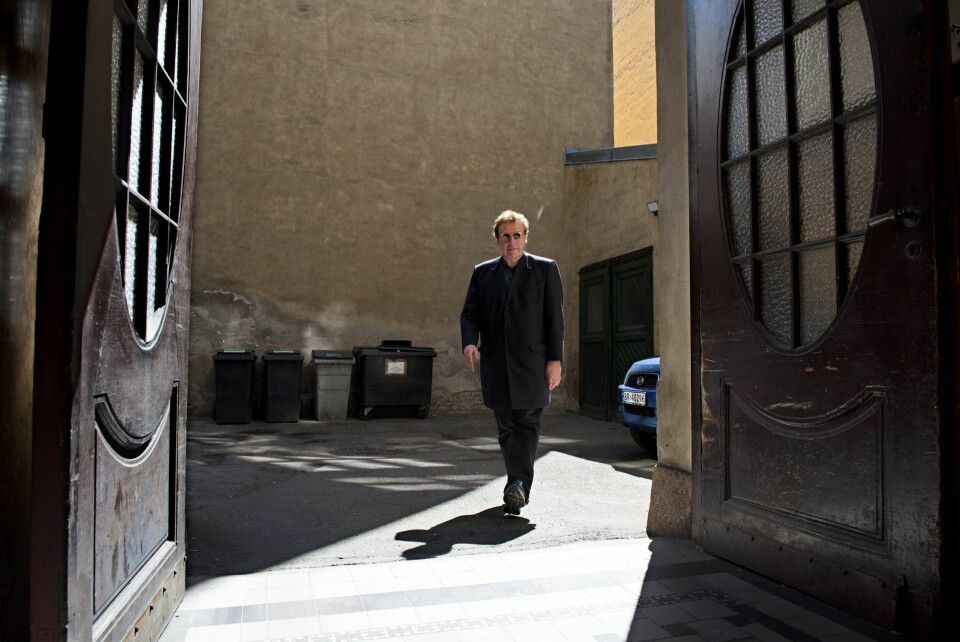 Sist Erliong Borgen ble forbanna var i forrige uke. Nyheten om Ulrik Imtiaz Rolfsen som fikk politirazzia i sitt hjem fikk det til å koke i ham. FOTO: MIMSY MØLLER Sist Erliong Borgen ble forbanna var i forrige uke. Nyheten om Ulrik Imtiaz Rolfsen som fikk politirazzia i sitt hjem fikk det til å koke i ham. FOTO: MIMSY MØLLER