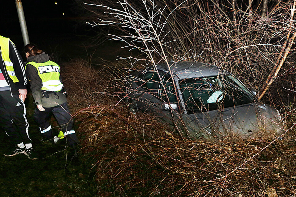 Ulykke ved E 39:Bil havnet i buskene ###