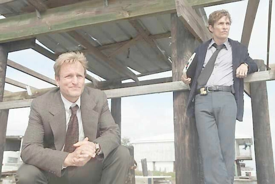 Matthew McConaughey og Woody Harrelson spiller hovedrollene som drapsetterforskerne Rust Cohle og Martin Hart i HBOs sørstatskrim.