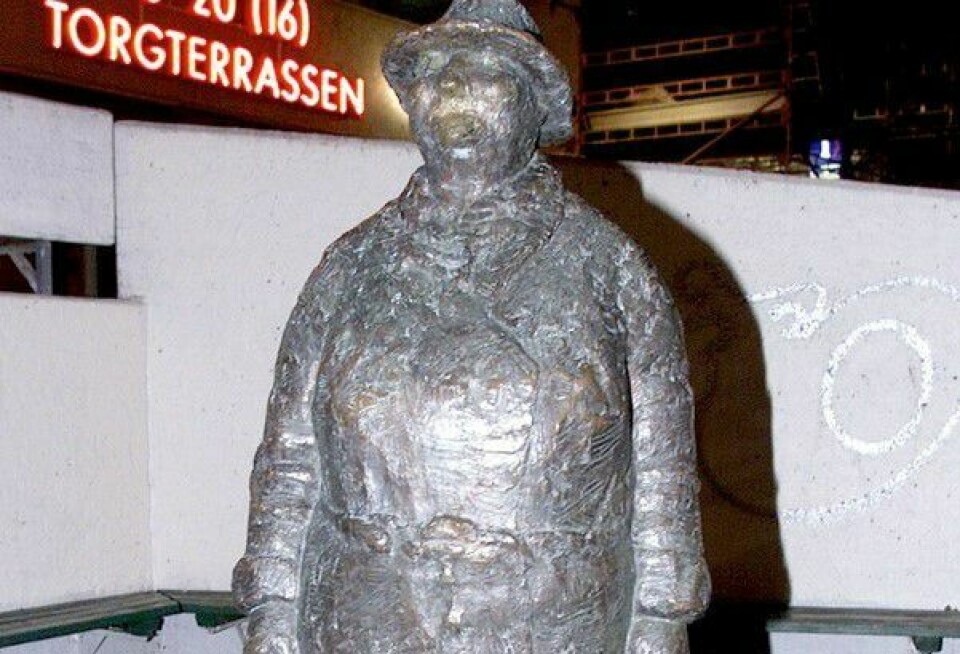 'Kånå' slik skulpturen stod plassert ved inngangen til Skagen før hun ble flyttet. Bildet er fra 2001. 'Kånå' slik skulpturen stod plassert ved inngangen til Skagen før hun ble flyttet. Bildet er fra 2001.